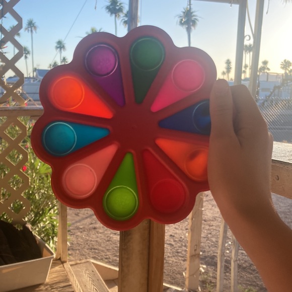 Fidget - Picture 2 of 3